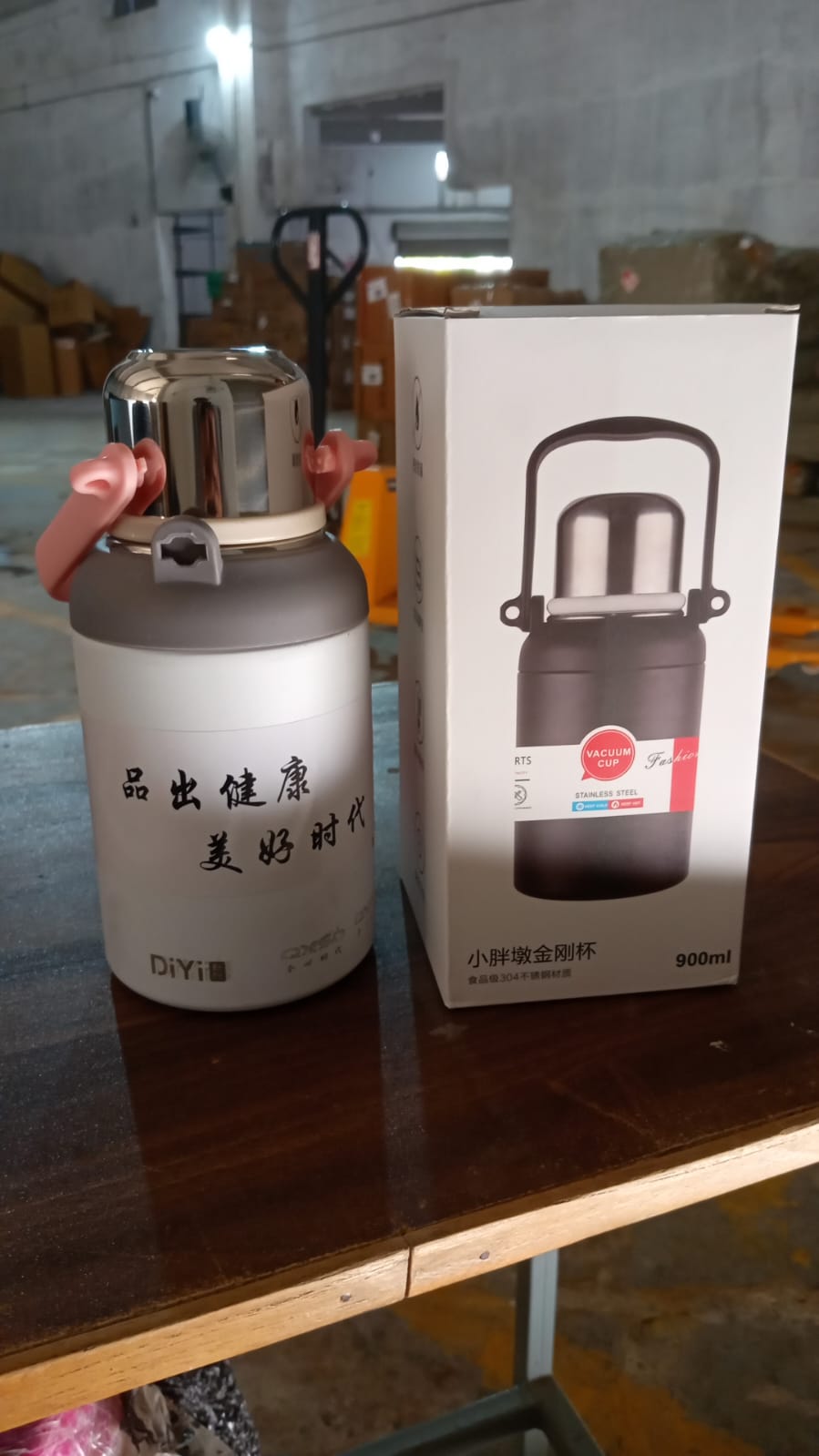 13041 Stainless Steel Vacuum Insulated Water Bottle Cup Leak Proof Flask For Tea Coffee Reusable Water Bottle With Hanging Strap Bottle For Hot Cold Drinks Wide Mouth Water Flask (900 Ml Mix Color)