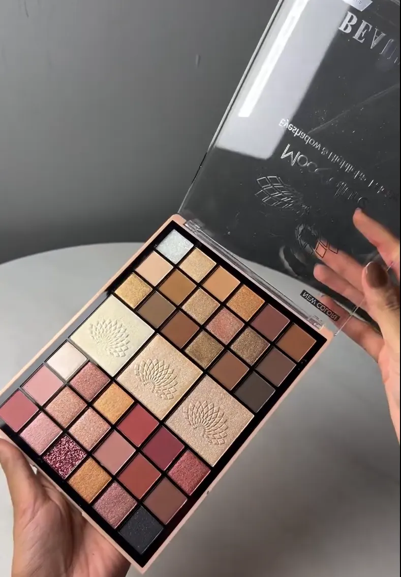 Luxury Multi-Shade Eyeshadow & Highlighter Palette – Matte, Shimmer & Glitter