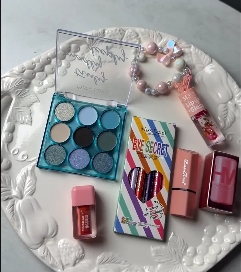 Makeup Essentials Mini Combo Set – Eyes, Lips & Daily Glam Kit