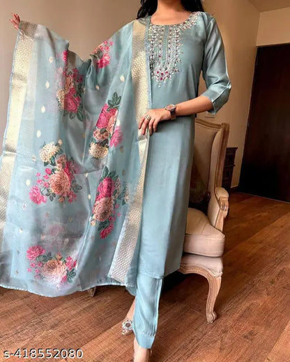 Women Embroidered Chanderi SILK KURTA SET