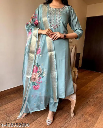 Women Embroidered Chanderi SILK KURTA SET